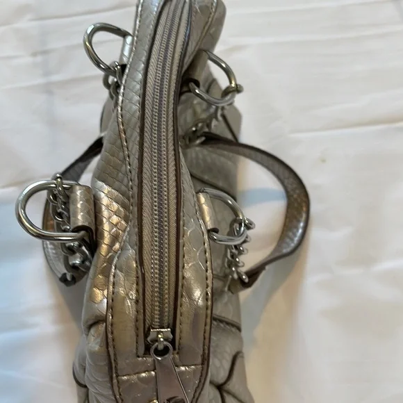 Liz Claiborne women’s bright silver faux crocodile handle bag - Picture 7 of 13